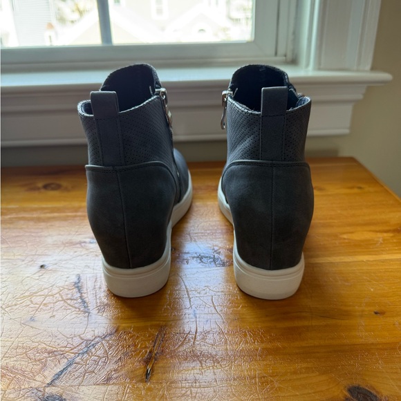 Women's Blue Journee Penelope Wedge Sneakers.  9.5 - Picture 10 of 15